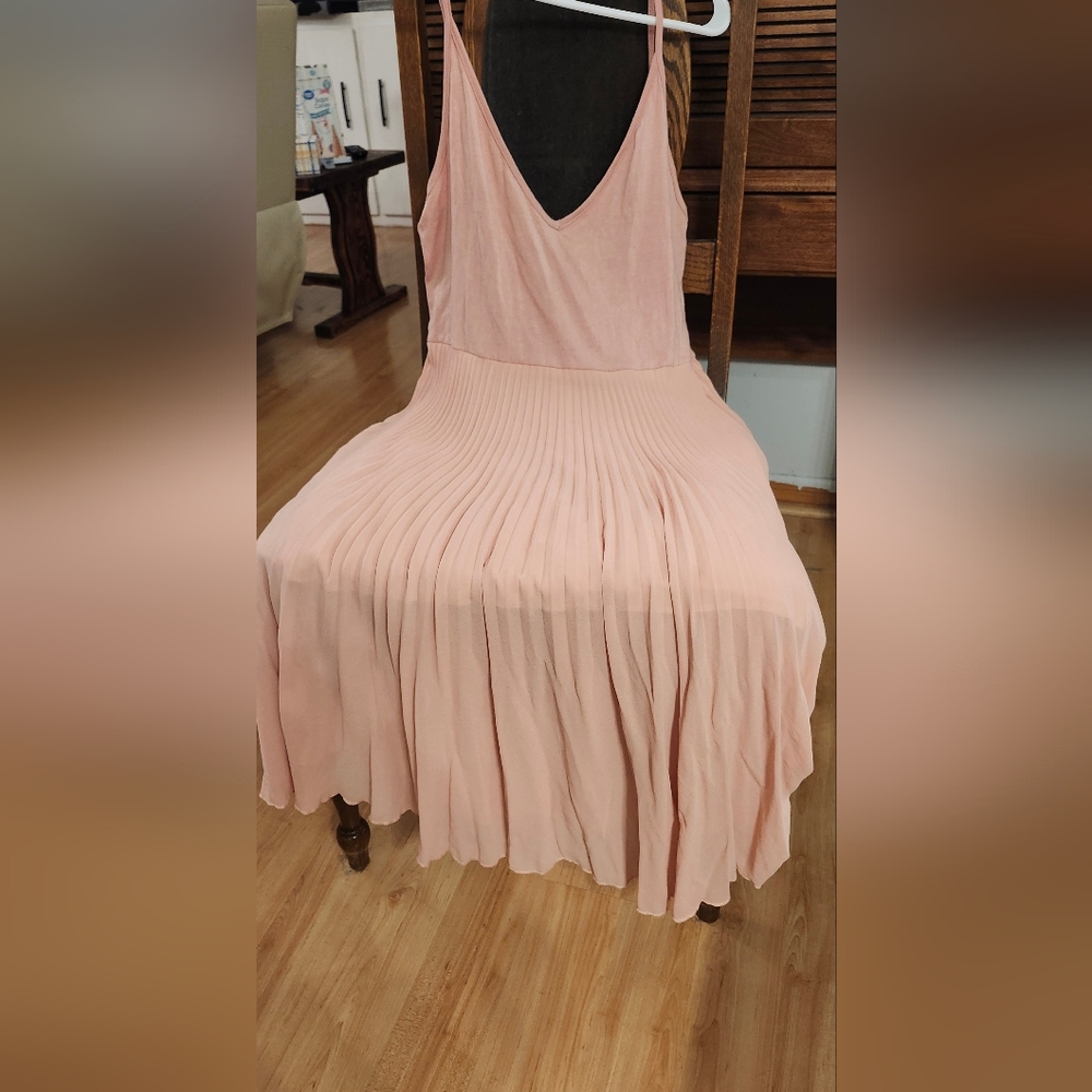 Elegant Pink Pleated Dress